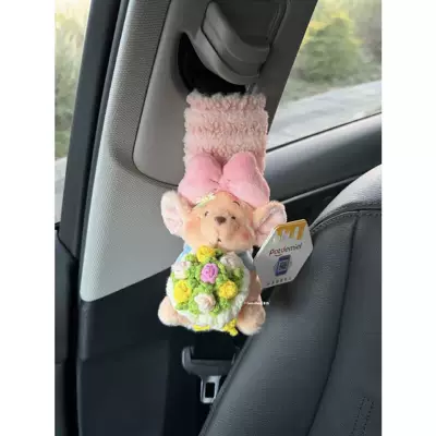 Authentic Disney Winnie the Pooh Car Seatbelt Shoulder Pad Flower Bouquet Winnie the Pooh Couple Car Interior Anti-Neck Strain Protector (Seat belt shoulder pad) - handheld-flower-adzuki-beanpink-striped-shoulder-pad-no-specifications