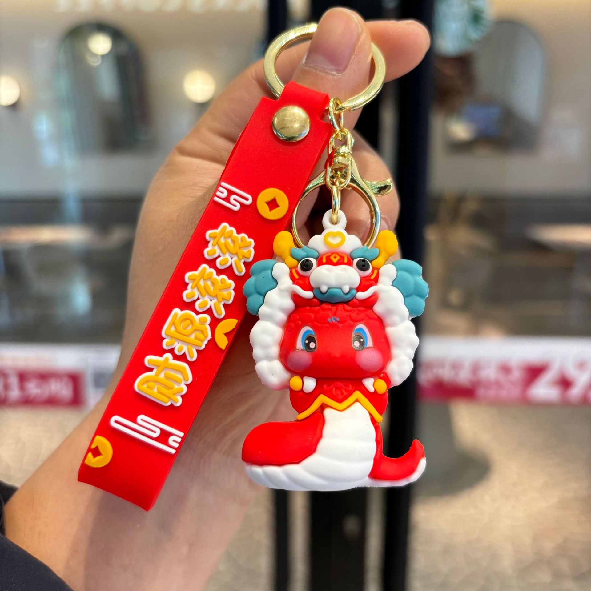 Año Nuevo adorable serpiente año zodiacal serpiente oro para atraer la fortuna muñeca tridimensional llavero de automóvil colgante atrapar regalos al por mayor