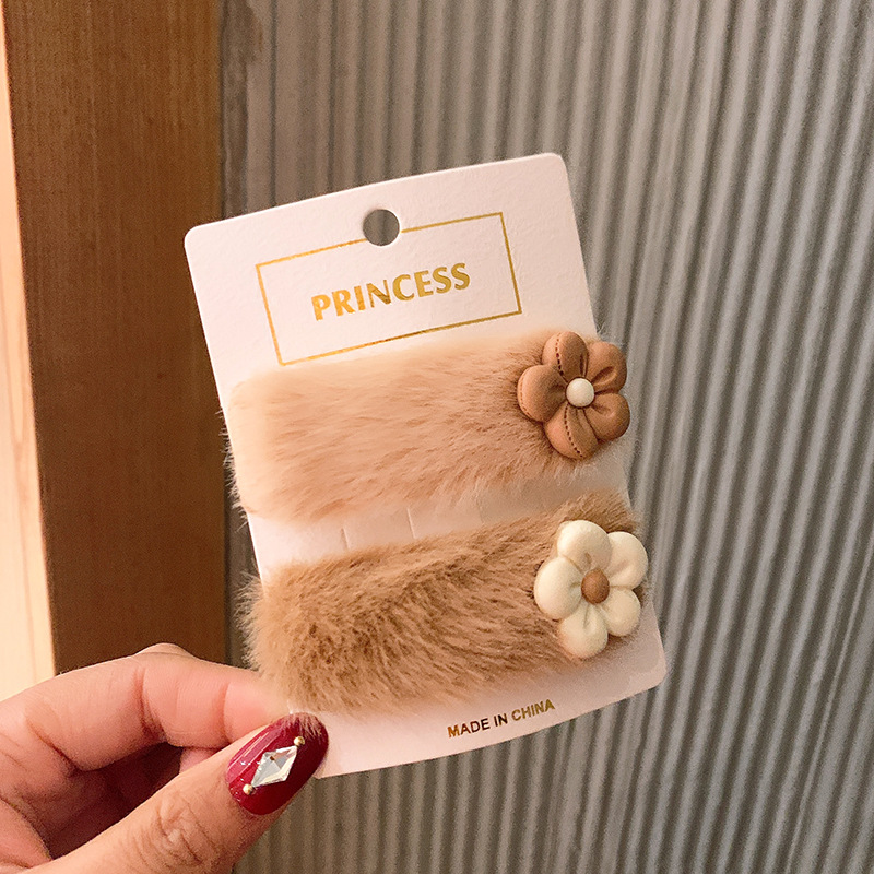 Korean Version Of Children's Hair Accessories Autumn And Winter Plush Bb Clip Cute Bear Side Clip Frosted Love Hairpin display picture 7