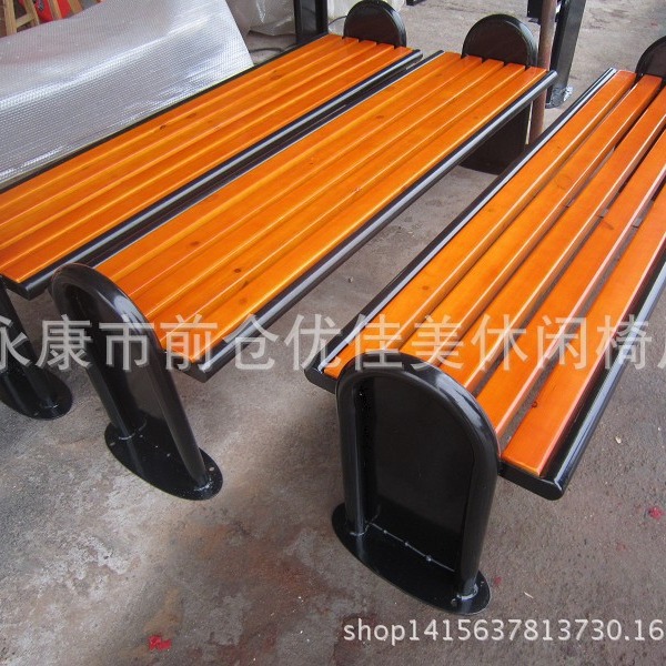 厂家供应防腐木钢板公园椅 塑木户外休闲椅 1.5米