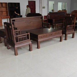 实木床;餐桌;餐椅