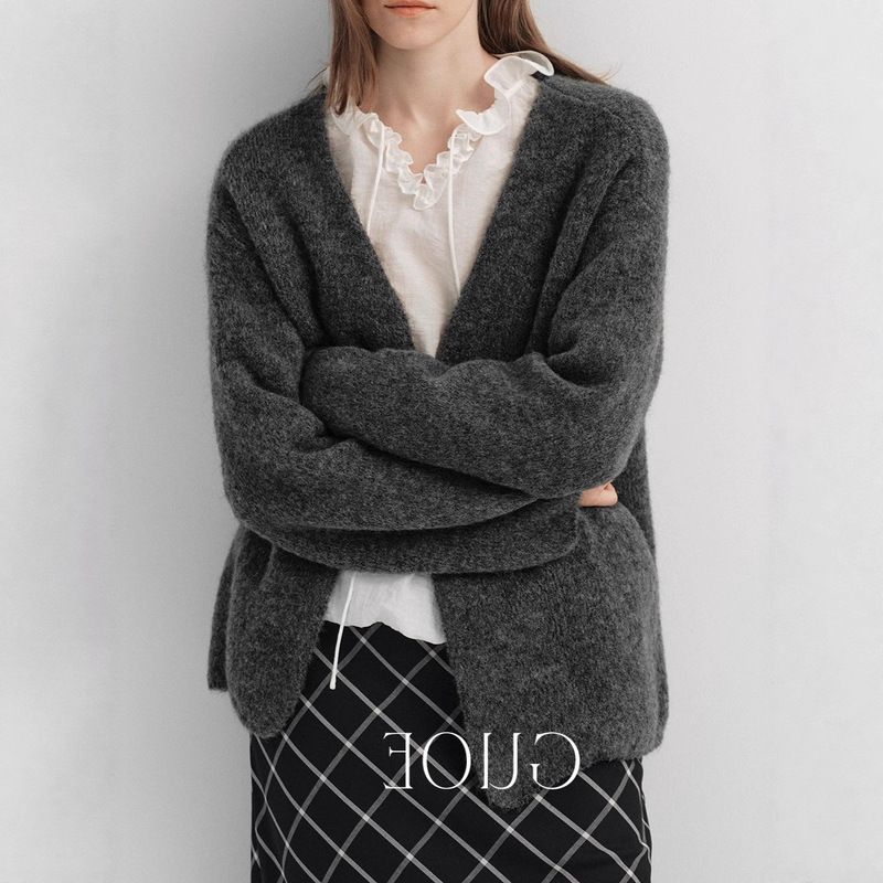 Gogo Fashionable and Lazy Alpaca Wool Simple Artistic Fluffy Lazy V-Neck Knitted Cardigan Top for Women 36106