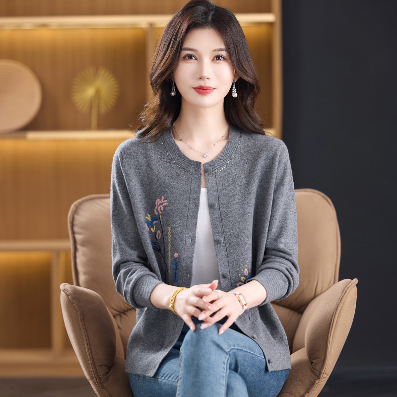 100% pure wool sweater for women, round neck, embroidered knit cardigan, new autumn and winter stylish sweater coat for middle-aged and elderly mothers 100% pure wool sweater for women, round neck, embroidered knit cardigan, new autumn and winter stylish sweater coat for middle-aged and elderly mothers
