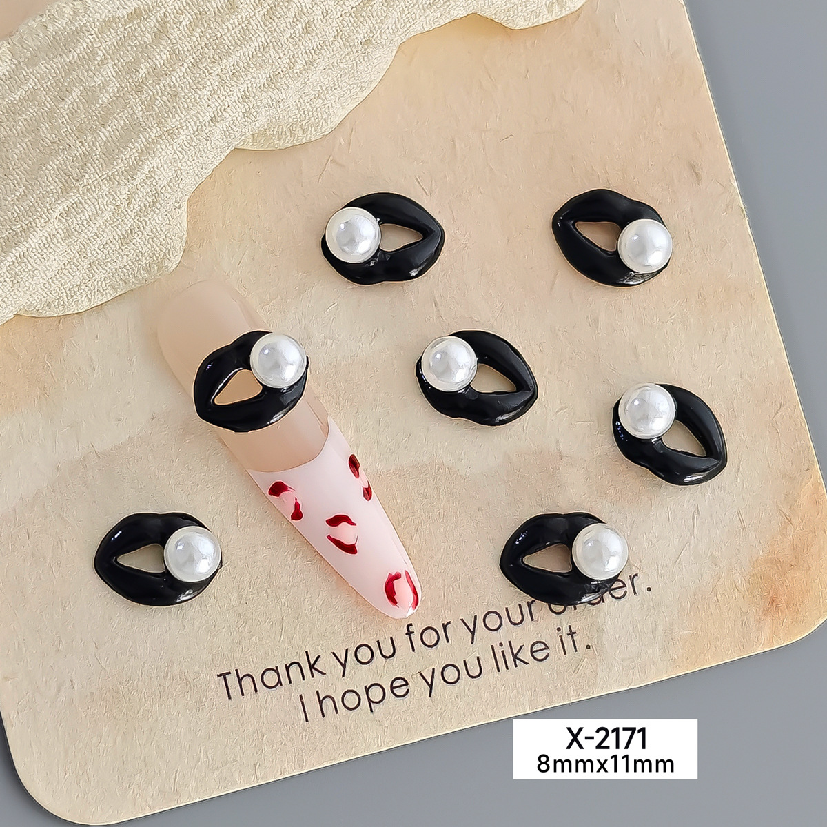 Joyas de uñas lápiz labial grande aleación de labios rojos uñas maquillaje decoración de goteo de aceite al por mayor Navidad material de uñas corte