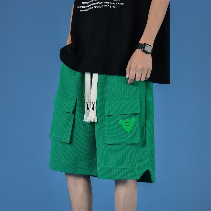 Pantalones cortos de herramientas de verano para hombres, pantalones de cinco puntos bf sueltos de la marca de moda, pantalones rectos casuales de estilo de Hong Kong para adolescentes