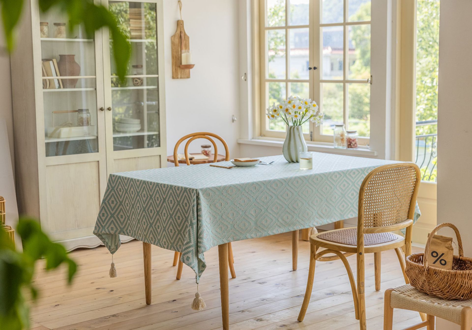 绿色小菱形 四个白流苏