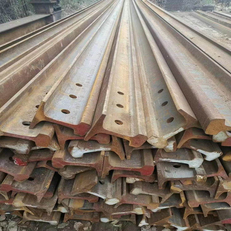 南京轻轨道钢现货市场71MN钢轨零售批发 重轨理论计算表仓库