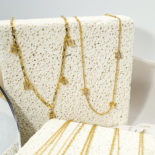 Simple white four-leaf clover zircon necklace, versatile, high-end and non-fading love titanium steel clavicle chain jewelry set