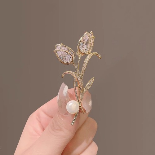 High-end water drop zircon tulip brooch, luxury temperament suit pin, niche high-end leaf pearl corsage