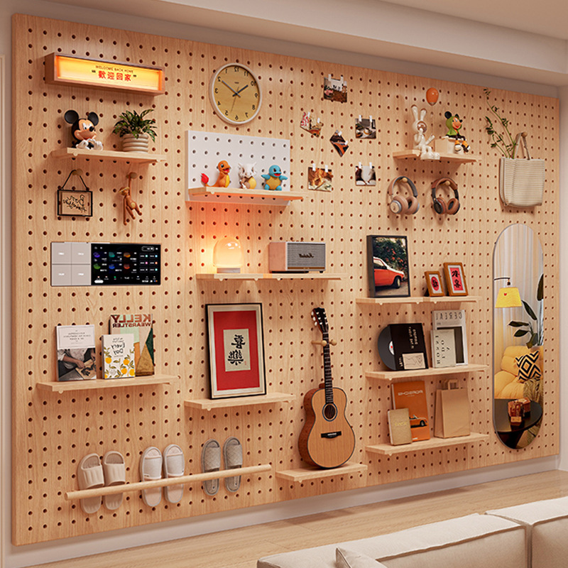 Estante de tablero de agujero de madera maciza, puerta de entrada, percha de pared moldeada, estante de exhibición de pared integrado