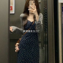 夏日2025新款藏蓝色碎花吊带连衣裙小个子修身显瘦绝美长裙两件套