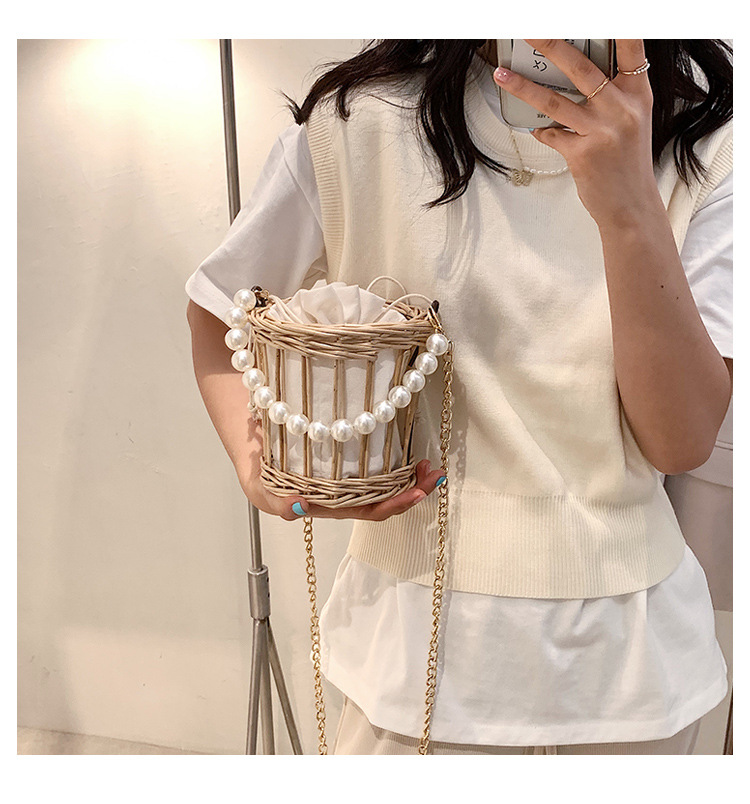 Simple Pearl Portable Straw Bag Wholesale display picture 13