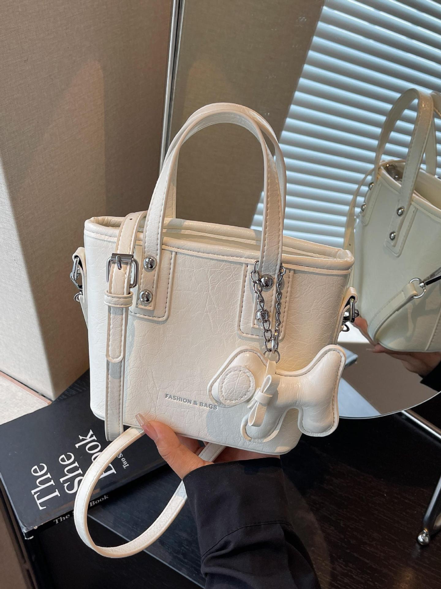 Bolso popular de este año para mujeres 2025, nuevo paquete de cubo de textura transfronteriza de alta calidad, moda versátil bolso de mochila superfuego