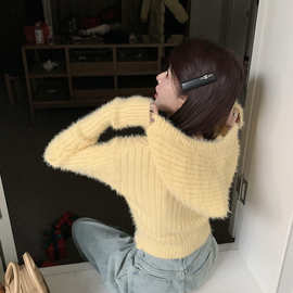 黄色双拉炼短款毛衣女秋冬季修身外穿海马毛针织开衫毛毛连帽上衣