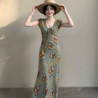 法式赫本风V领褶皱收腰鸢尾花印花连衣裙女夏季气质系带碎花长裙