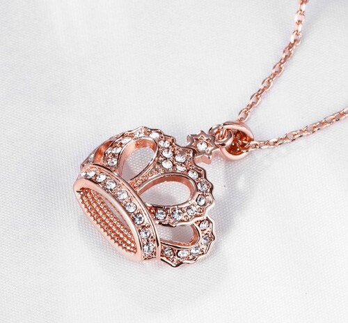 Wholesale of European and American necklaces Fashion diamond necklace Crown pendant jewelry sweater chain 