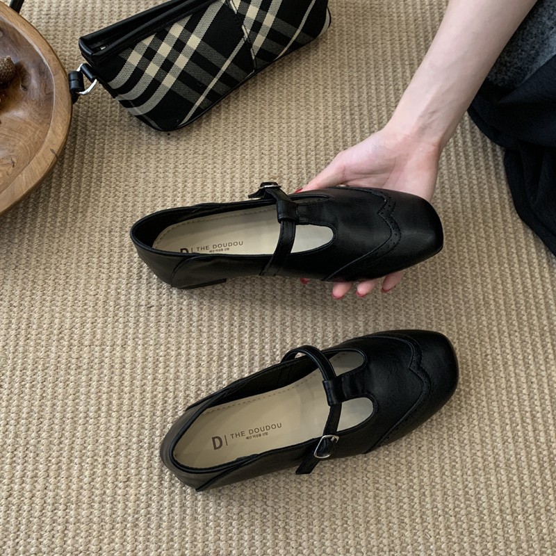 Retro plana T-clip zapatos de mujer 2026 primavera nuevo estilo coreano zapatos de cuero estilo británico zapatos mary-jin