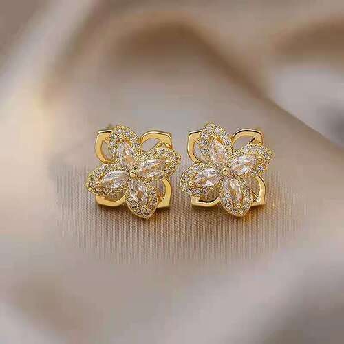 Rotating four-leaf flower earrings  Internet celebrity fashion temperament women's earrings exquisite versatile personalized earrings