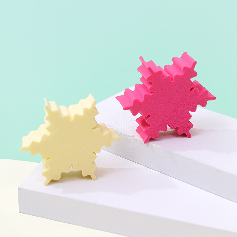 Fábrica personalizada copo de nieve plano soplo transfronterizo sin látex esponja de maquillaje cojín de aire huevo de belleza seco y húmedo al por mayor