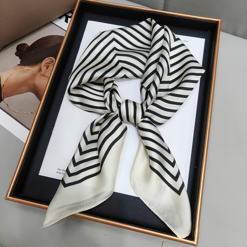 흰색 가장자리 줄무늬