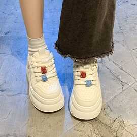 高级感松糕厚底小白鞋女学生增高板鞋2025新款爆款休闲运动面包鞋