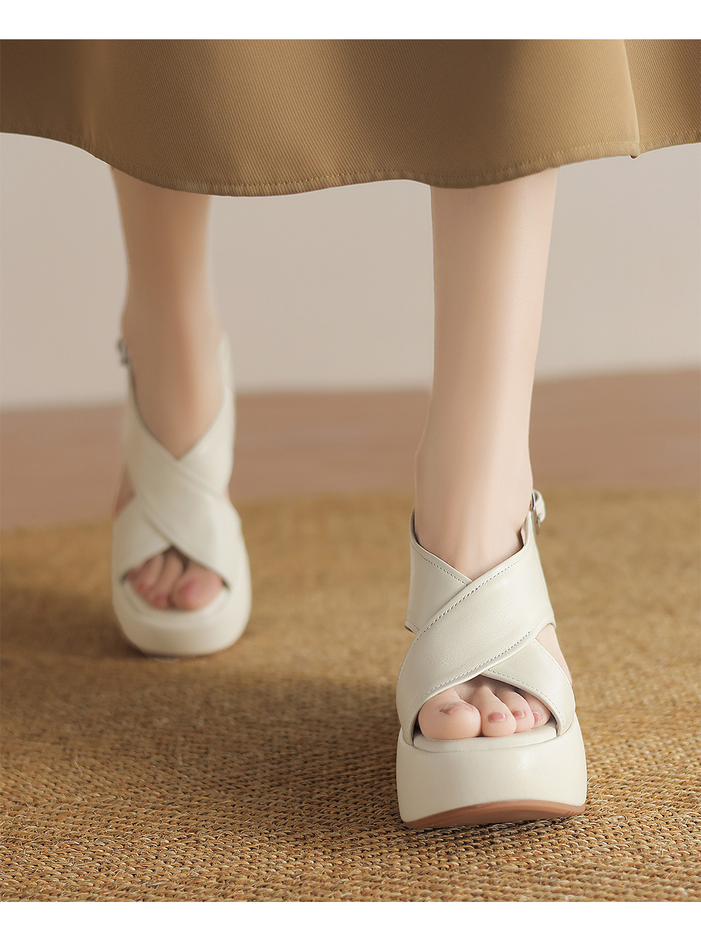 Sandal hở mũi da thật quai chéo kiểu Pháp, gót xuồng cao 9 cm, dáng thon gọn — Màu đen, Màu trắng be chi tiết 7