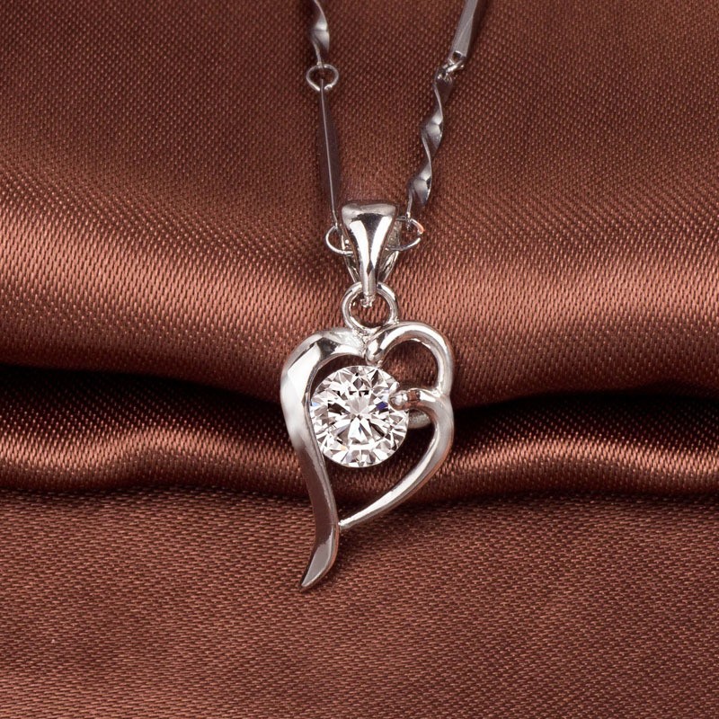 트위스티드 러브 화이트 다이아몬드(체인은 포함되지 않음)