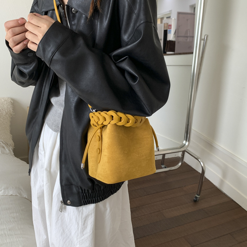 Xiaozhong bolso de cubo de seda de lana de invierno para mujeres bolso de mano retro color contraste 2026 nuevo viaje de hombro mochila