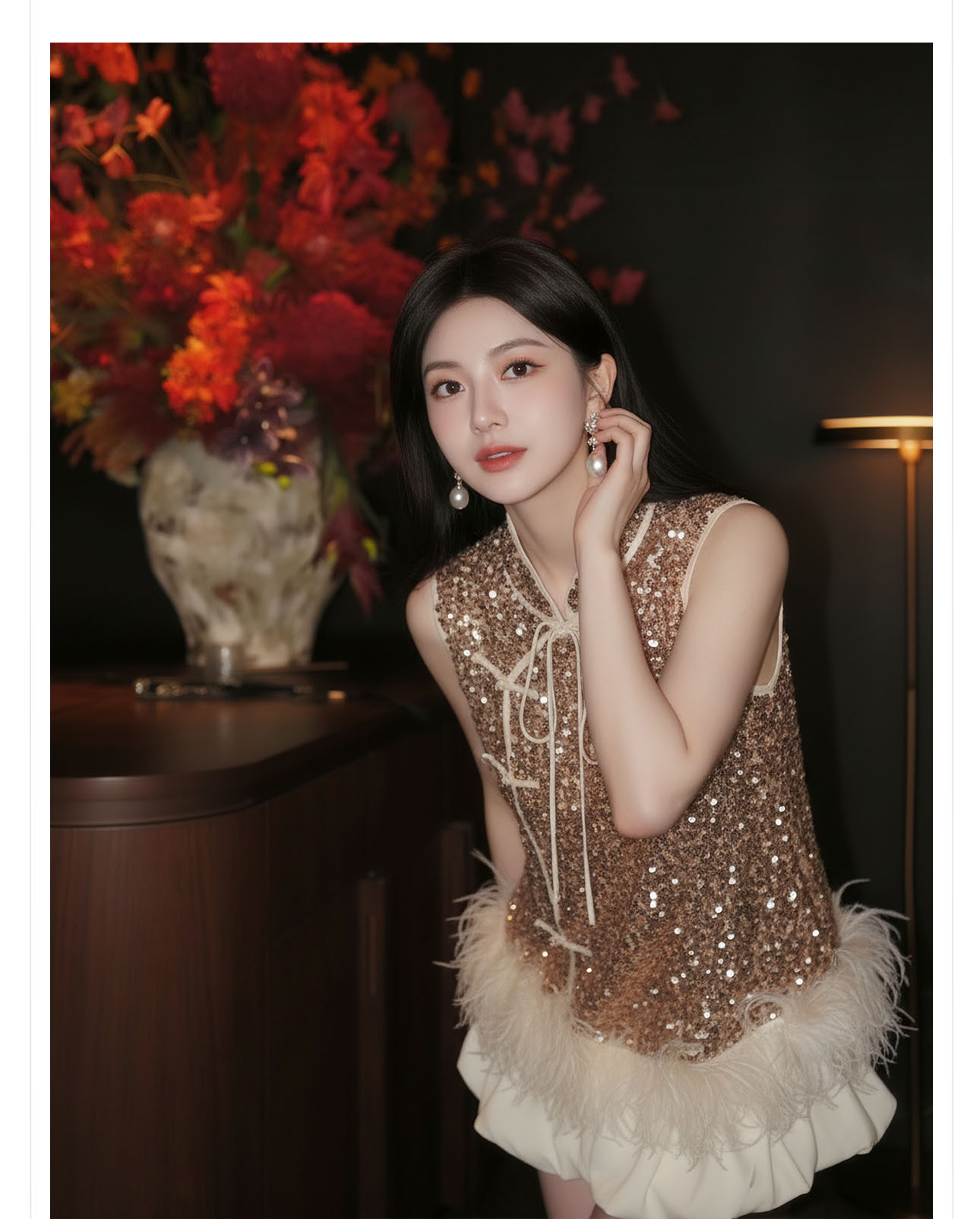 Bộ áo khoác không tay kết hợp váy ngắn phong cách tân cổ điển, đính lông đà điểu và sequin — Lạc đà [Áo khoác không tay], Mơ [Váy ngắn] chi tiết 5