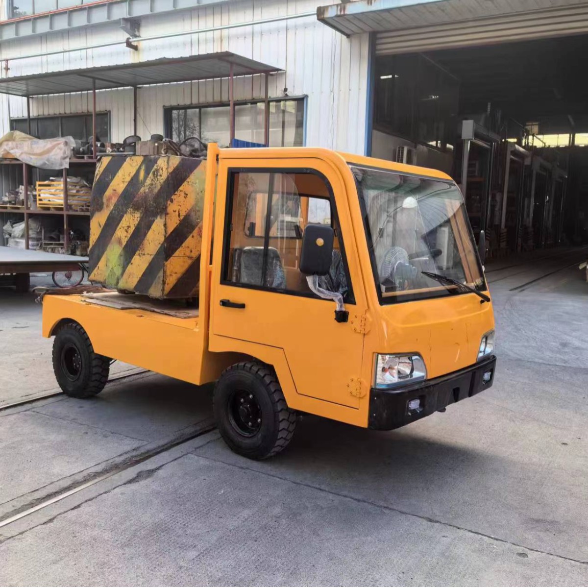 利凯 厂内四轮电动载货车 1吨1.5吨2吨电动平板货车箱式电动货车