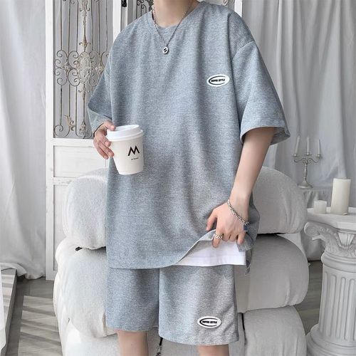 Men's Summer Youth Streetwear Casual Set with Loose Short-Sleeve T-Shirts and Korean-Style Short Shorts, Two-Piece Street Smart Athleisure Outfit