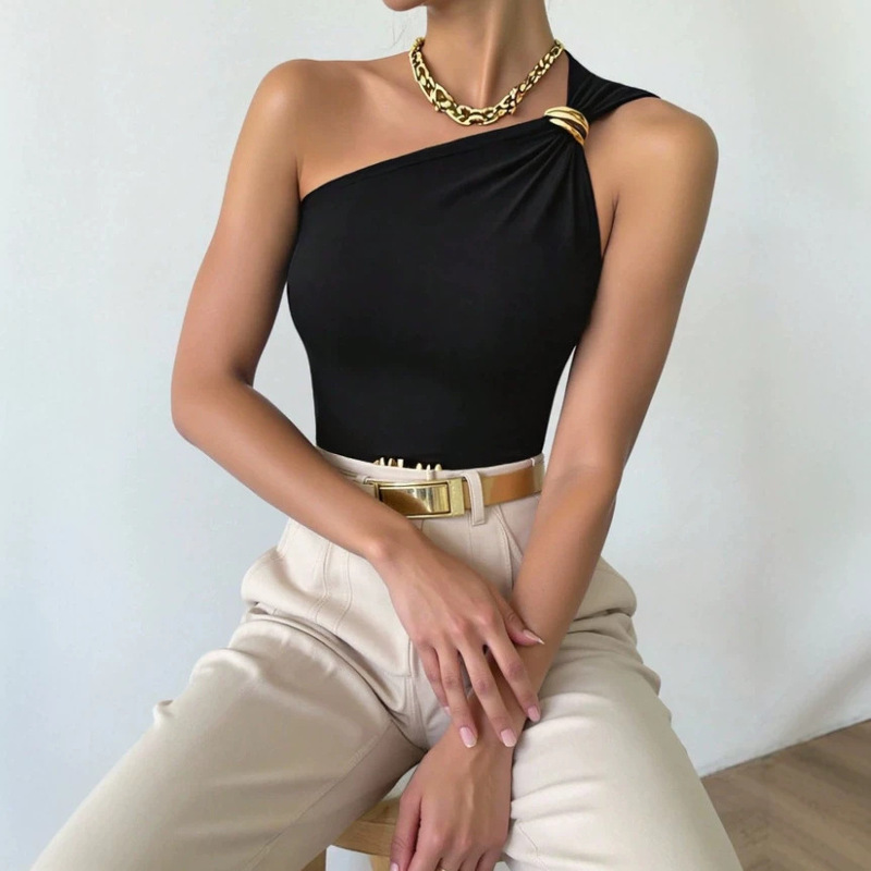 A Large Number of New European and American Cross-Border Styles of Slim-Fit Metal Buckle Design Tops That Make You Look Slimmer, Including One-Shoulder Sleeveless Vests A Large Number of New European and American Cross-Border Styles of Slim-Fit Metal Buckle Design Tops That Make You Look Slimmer, Including One-Shoulder Sleeveless Vests