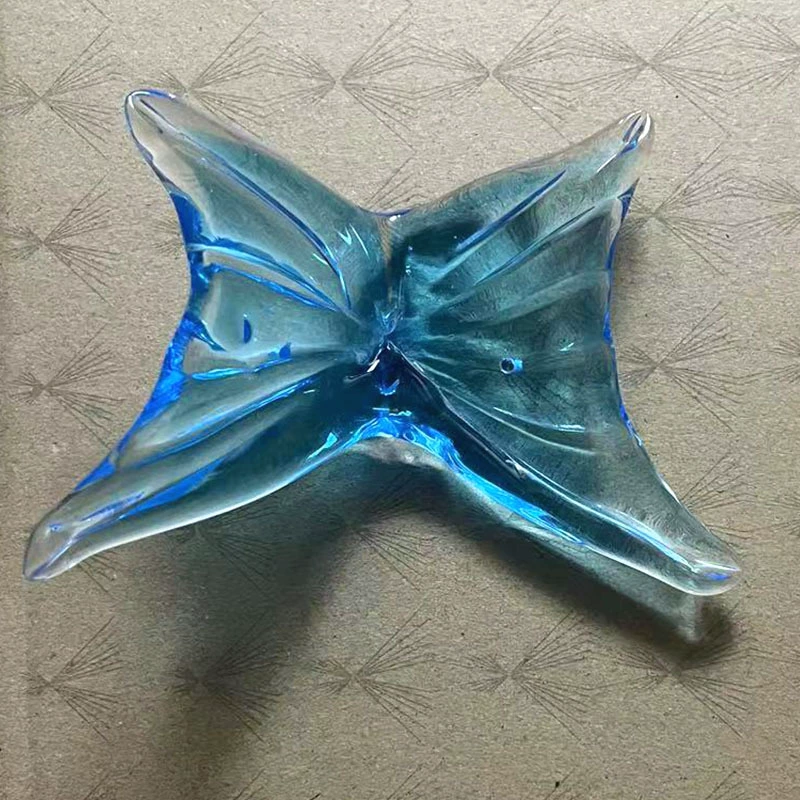 Коллекция декоративных аксессуаров для элитных гостиничных лобби, лестниц и недвижимости: художественное стекло, украшения из стекла в виде бабочек.