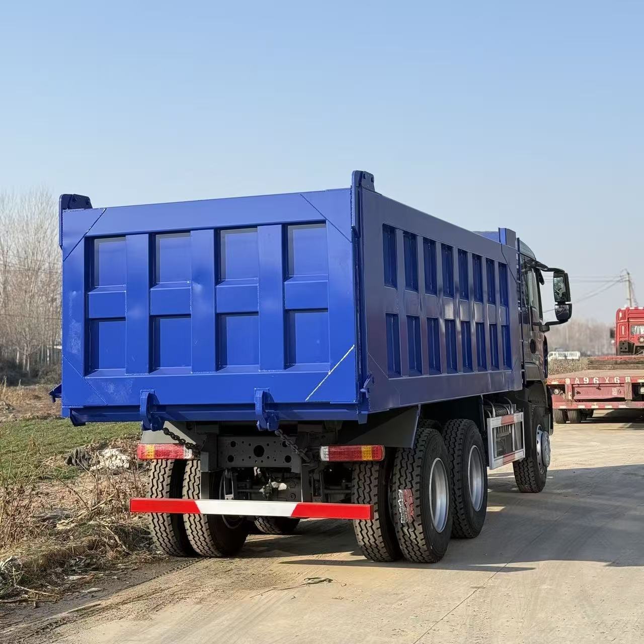 Exported Used Howo Tx 8-Wheel 371-Horsepower Engineering Dump Truck with Large Box, Right-Hand Drive