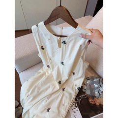フランスの高級刺繍ベストラウンドネックドレス女性のための 2025 夏の新しいスタイル年齢を減らす痩身ファッショナブルなスタイルのスカート