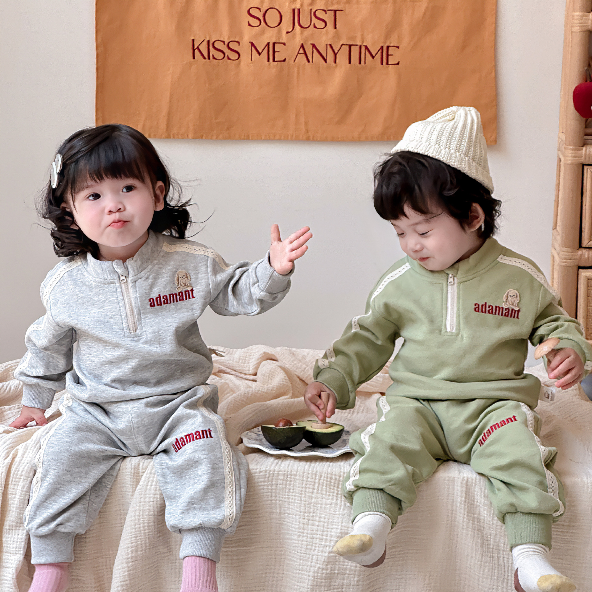 Ropa deportiva para bebés y niños, suéteres, trajes de manga larga, celebridades de Internet, chaquetas casuales para niños de moda, pantalones, ropa de primavera y otoño