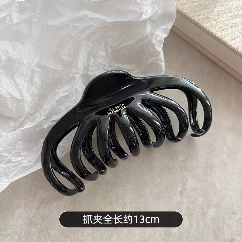 チョコレートブラウンのシンプルな髪にサメのクリップ2025の新しい高級感ヘアクリップの女性の後頭部クリップの髪飾り