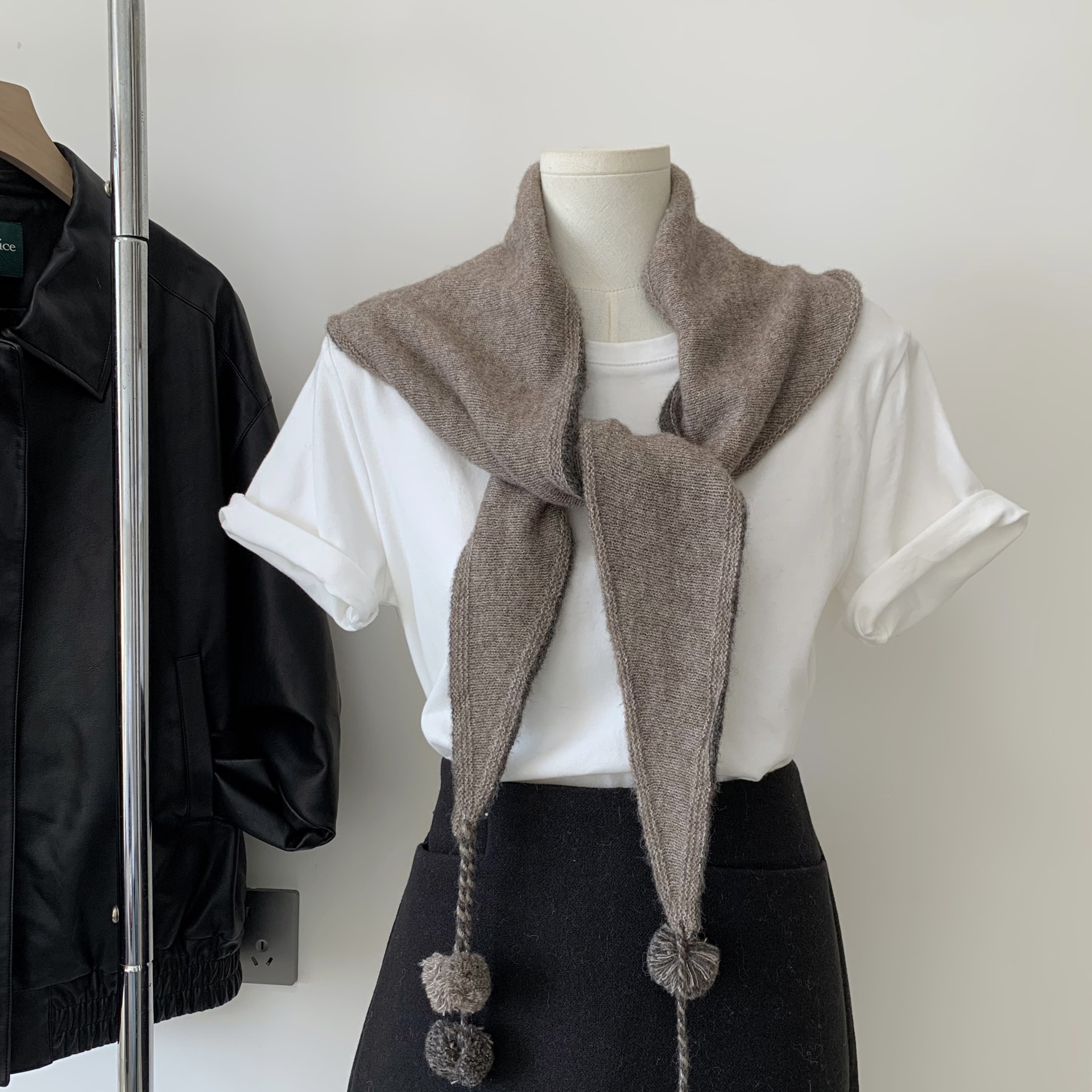 Winter New Double-Ball Japanese Style Age-Reducing Knitted Solid Color Double-Sided Versatile Wool Scarf Triangle Warm Neck Warmer for Women