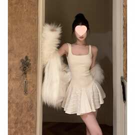 白色吊带连衣裙女春秋季纯欲芭蕾风拼接裙子鱼骨收腰蓬蓬a字短裙