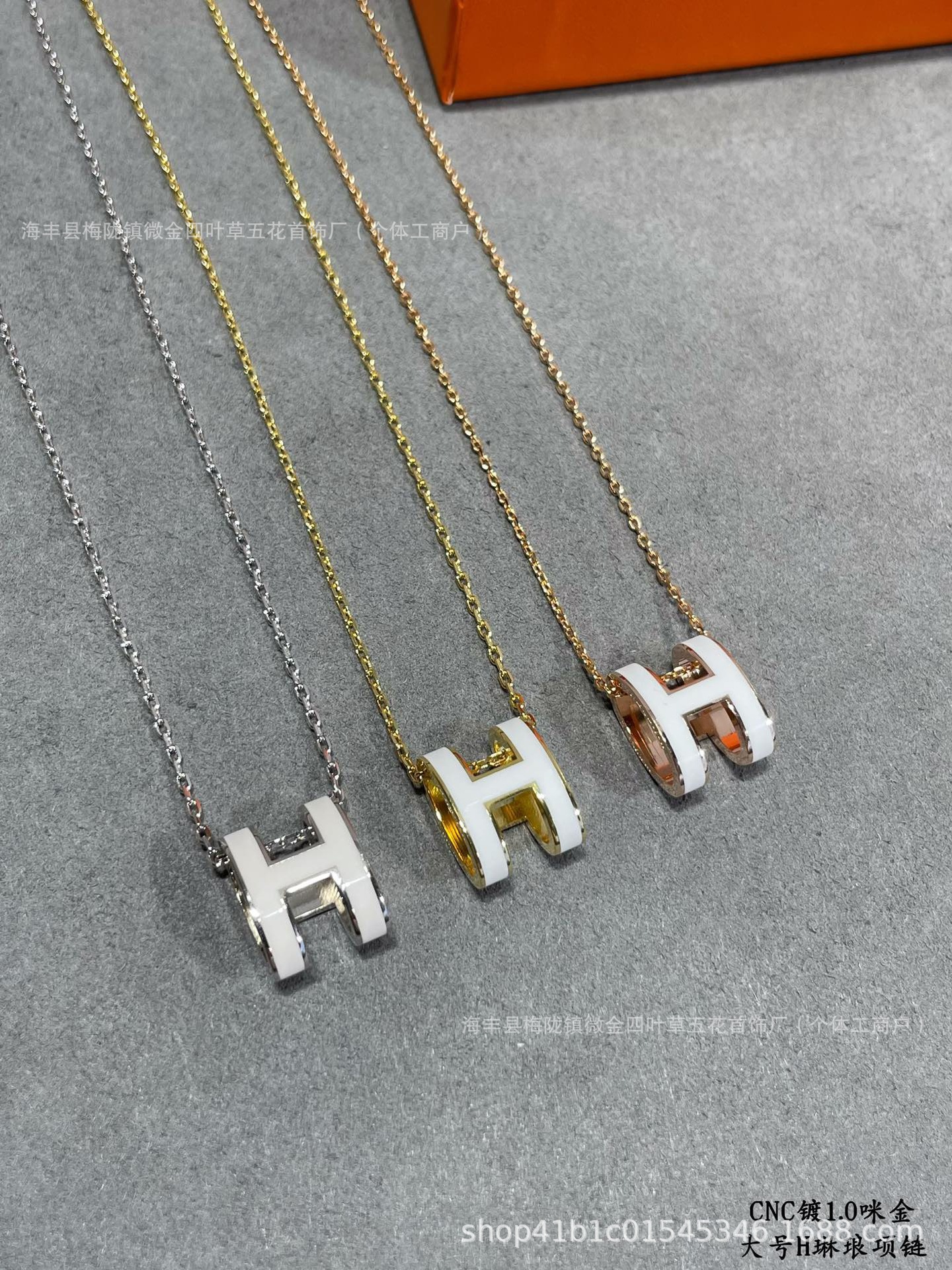 Large white gold necklace