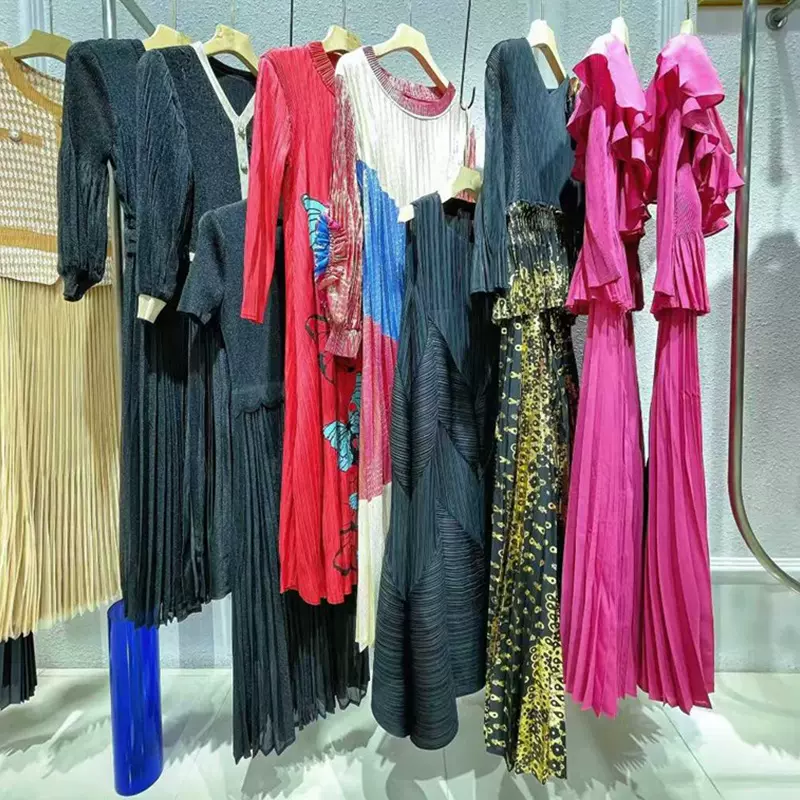 三26春夏宅一生百搭褶皱设计感连衣裙品牌折扣抖音快手直播货批发