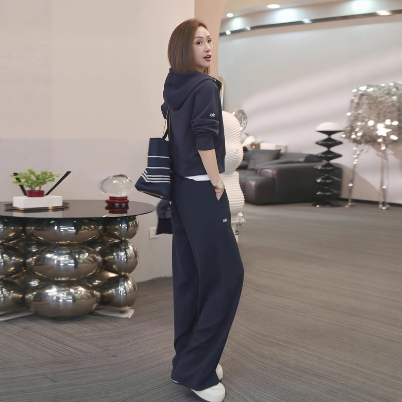 2026 Spring and Autumn European-Style Casual Sports Suit for Women, Fashionable and Age-Reducing Short Jacket Top and Wide-Leg Pants Two-Piece Set