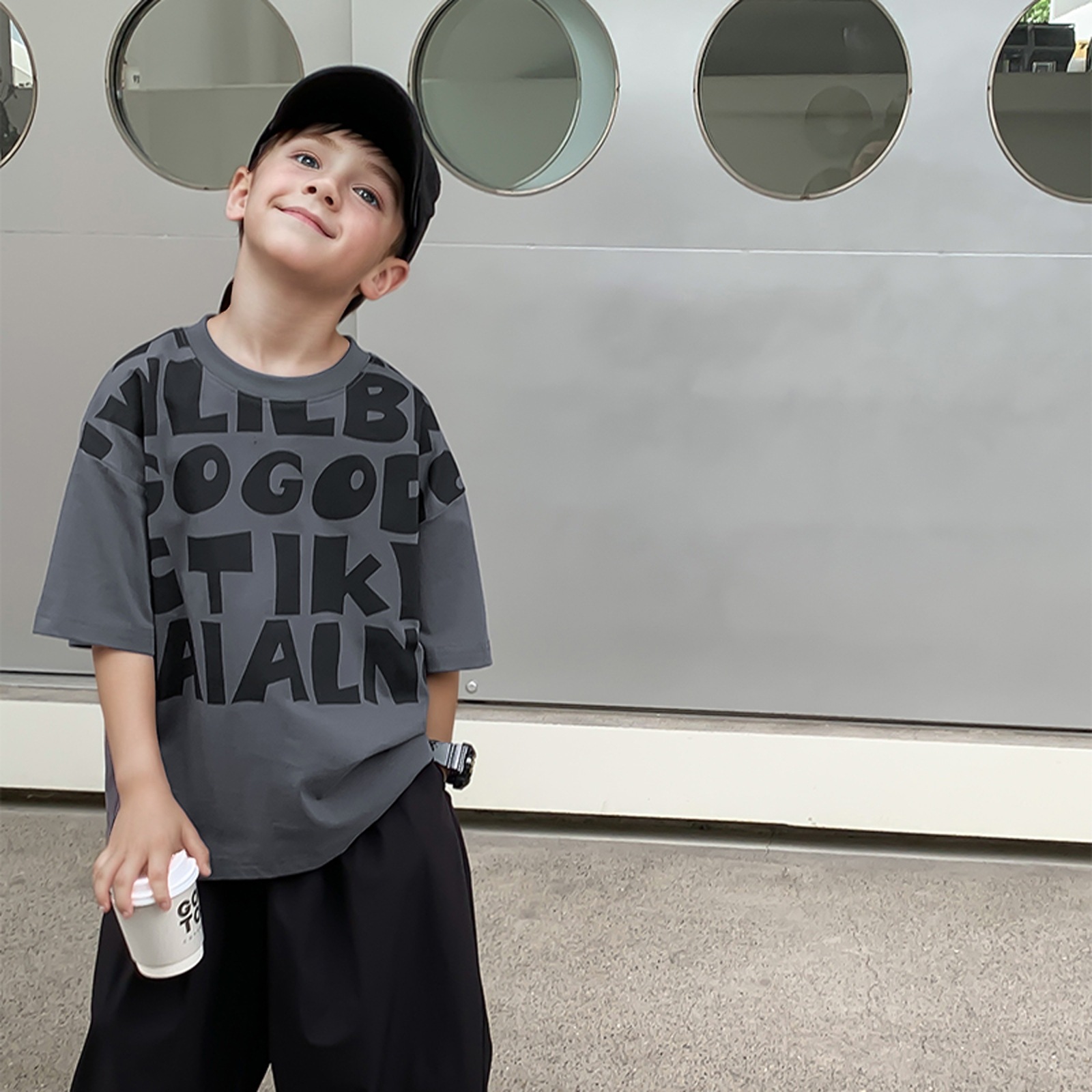 2024 nueva camiseta de cuello redondo para niños de verano manga corta de moda para niños media manga estilo coreano top de bebé moda masculina