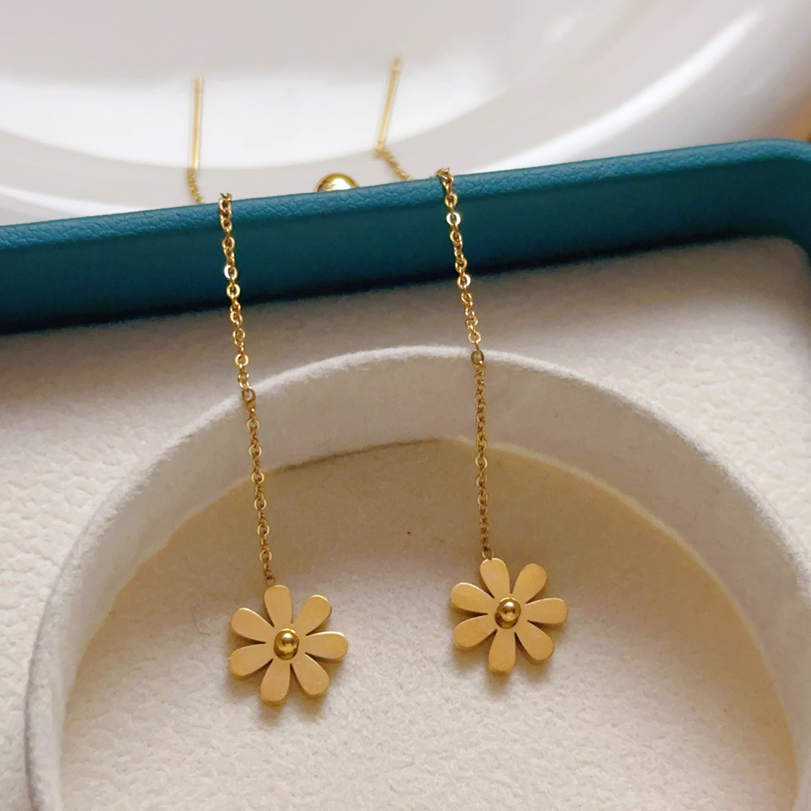 7769 Hilo para oreja Daisy Oro