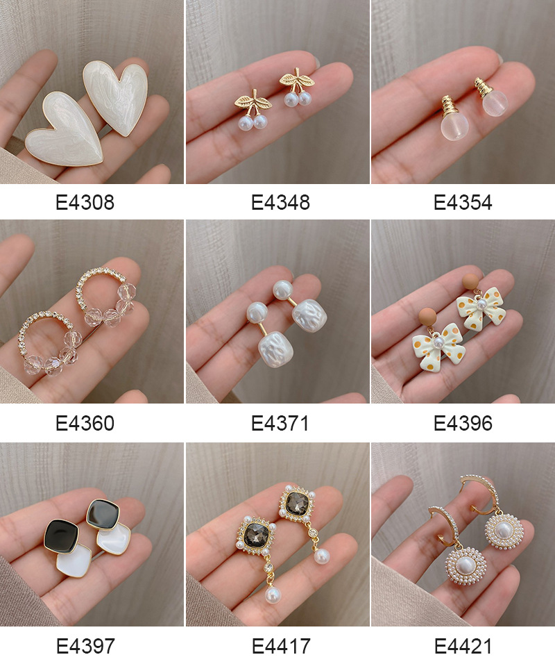 Fashion Flower Alloy Inlay Artificial Gemstones Pearl Women's Ear Studs 1 Pair display picture 4