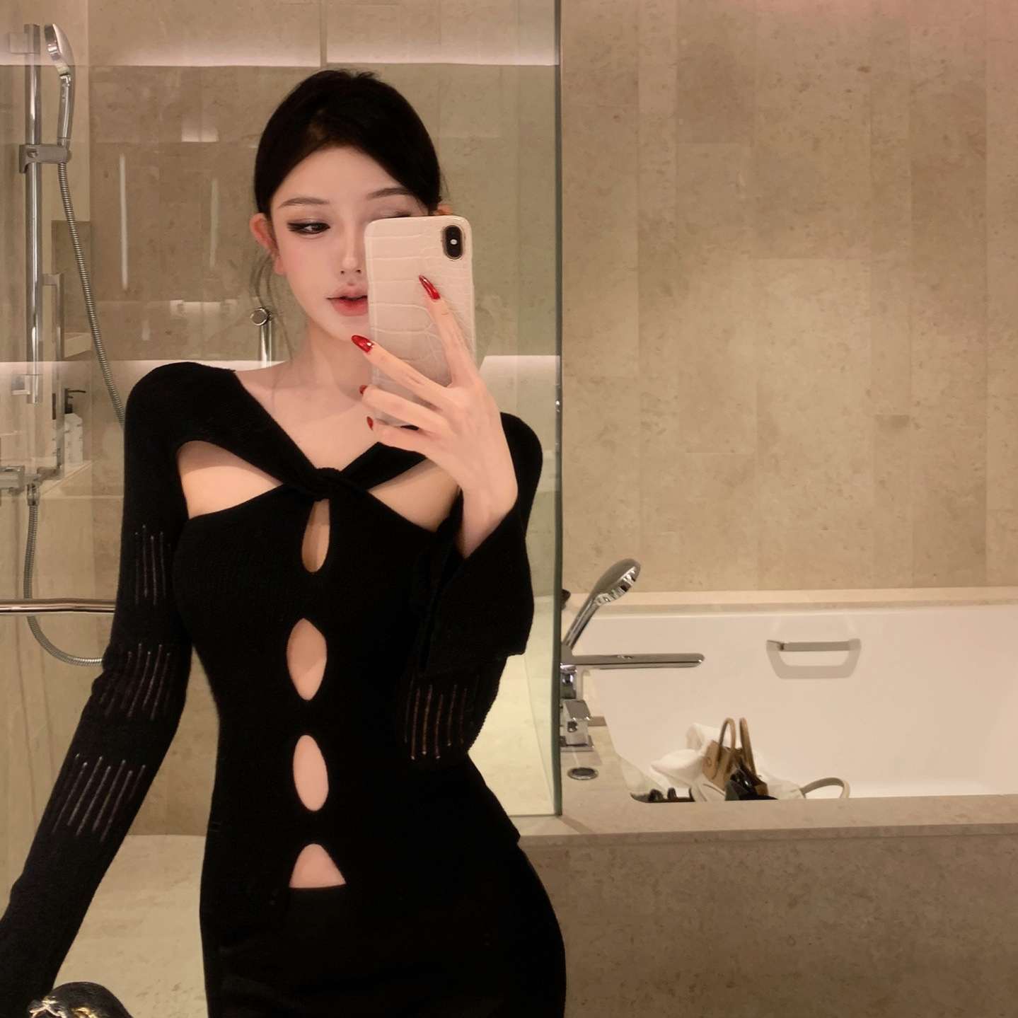 양면 의상 매운 여자 꼬임 펀칭 긴팔 니트 여자 봄 슬림 디자인 감각 순수한