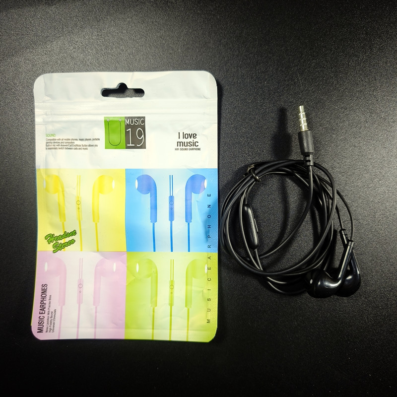U19 música con cable y medio en el oído con graves pesados con control de cable de trigo, auriculares en bolsa, auriculares al por mayor