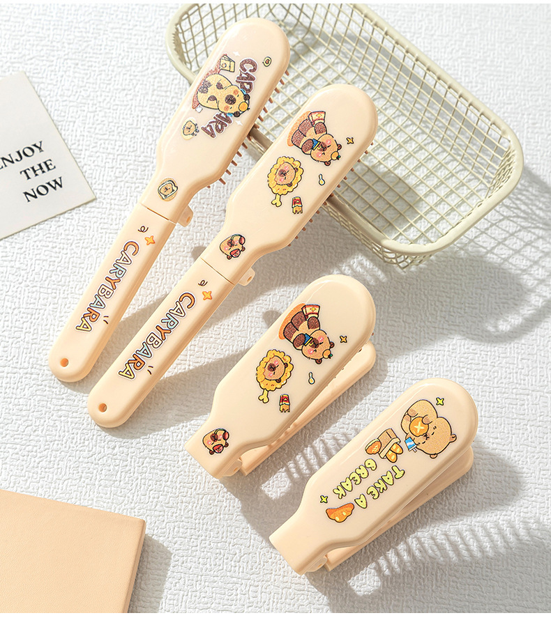 Sød capybara foldbar hårbørste lille børste til rejsen_voghion.com