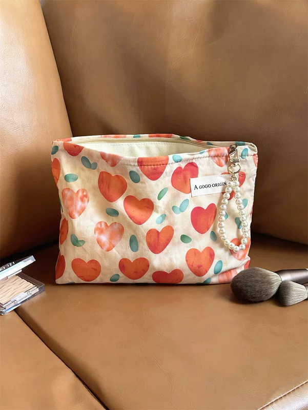 Подарочный косметич bag?