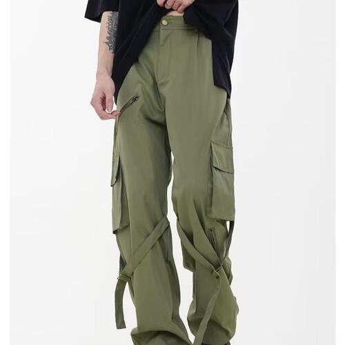 American-vibe style workwear pants for men: trendy spring/autumn relaxed-fit, straight-leg casual trousers with a designer touch—military green cargo-inspired pants.